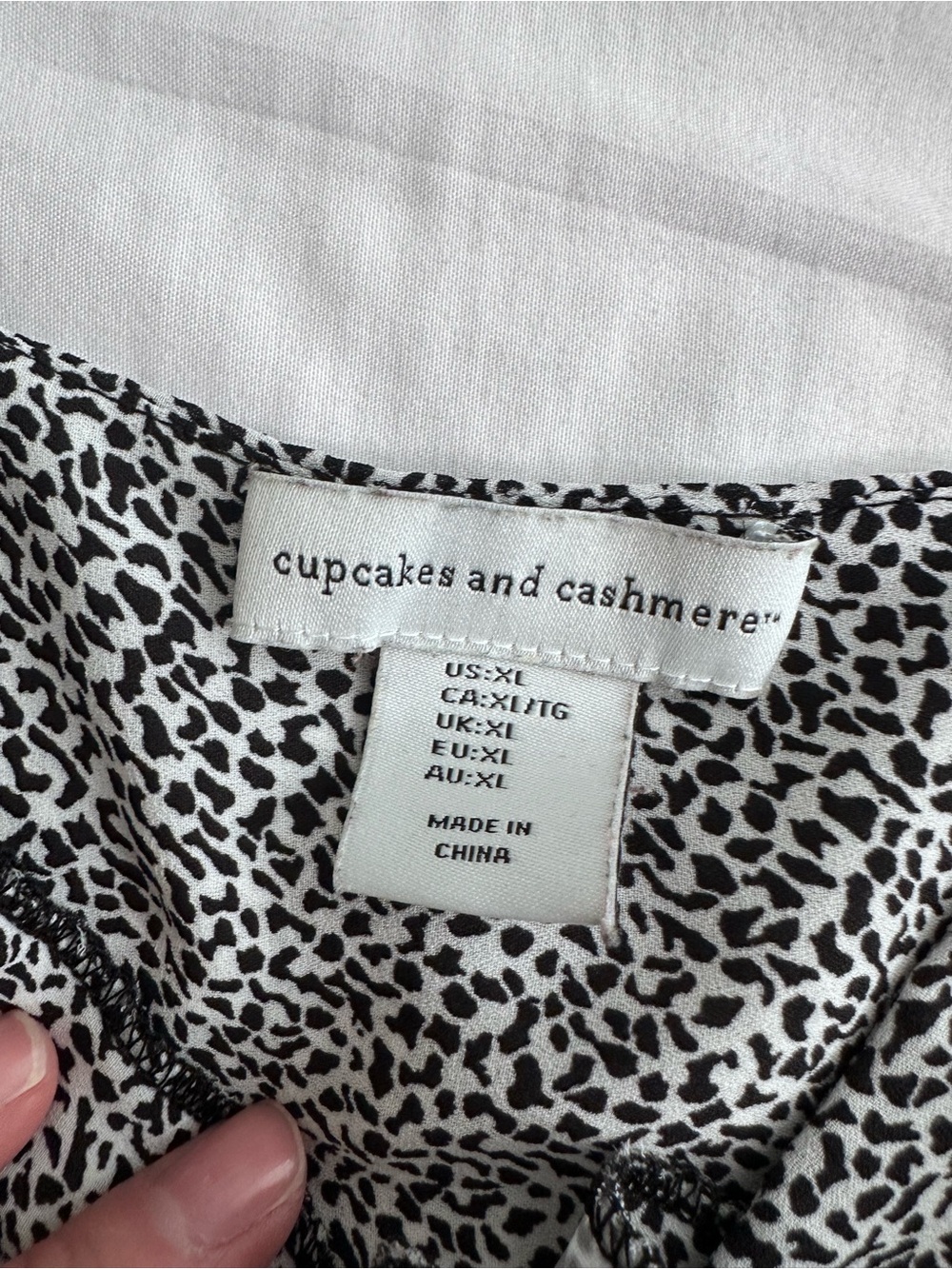cupcakes & cashmere Black and White Printed V-Neck Blouse - Picture 5 of 7